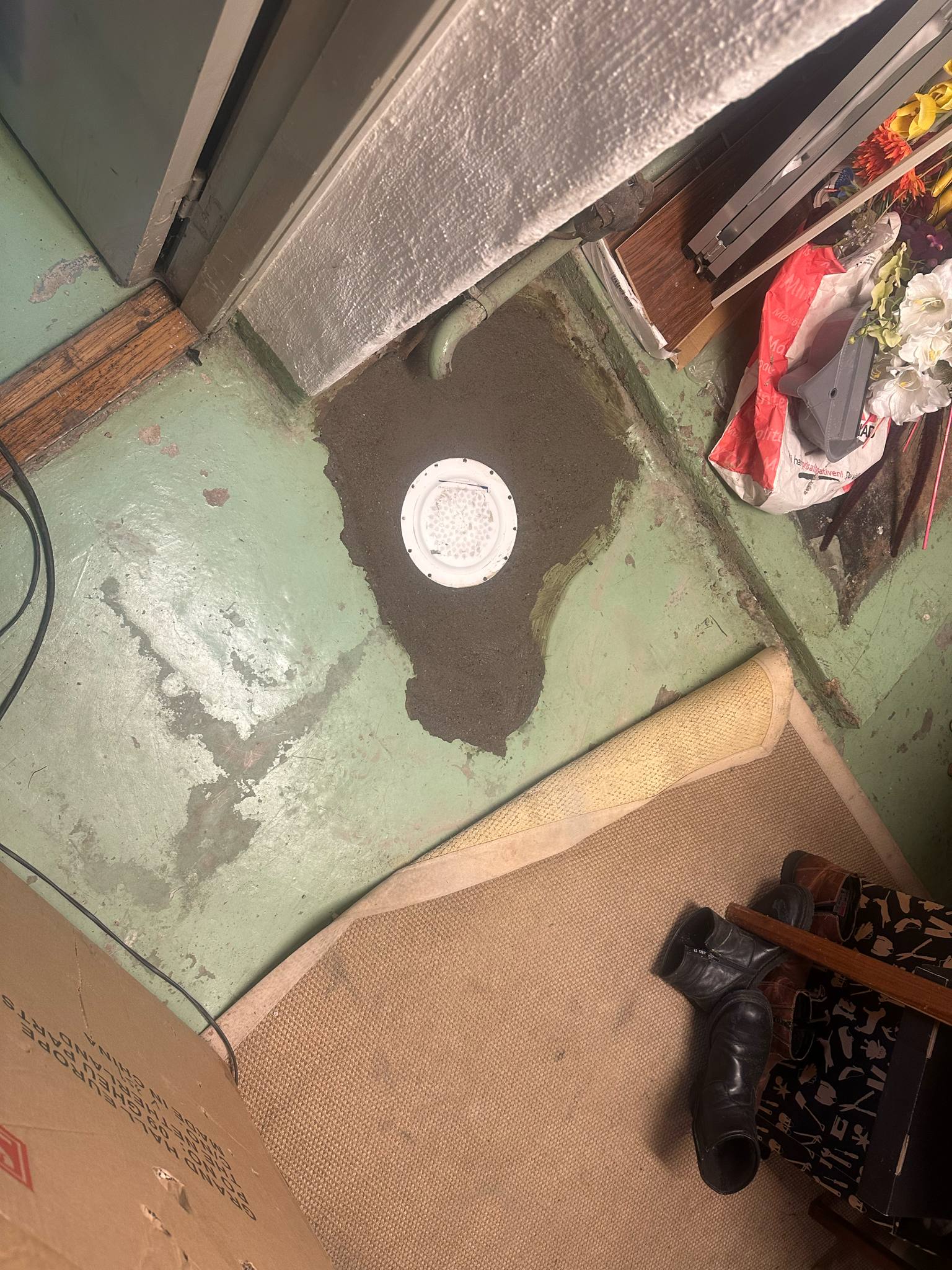 En ny gjuten golv brunn efter relining i fastighet i Skärblacka 