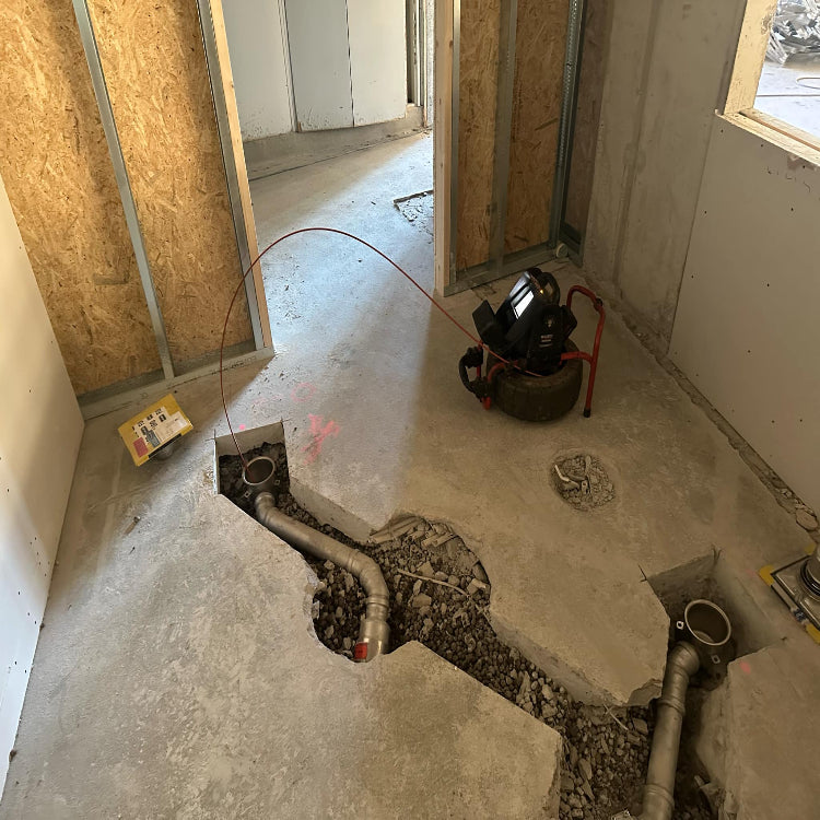 RR Syd utför felsökning med kamerainspektion i Frösunda. Genomgång av avloppssystem för att kartlägga status och planera åtgärder för optimal renovering.