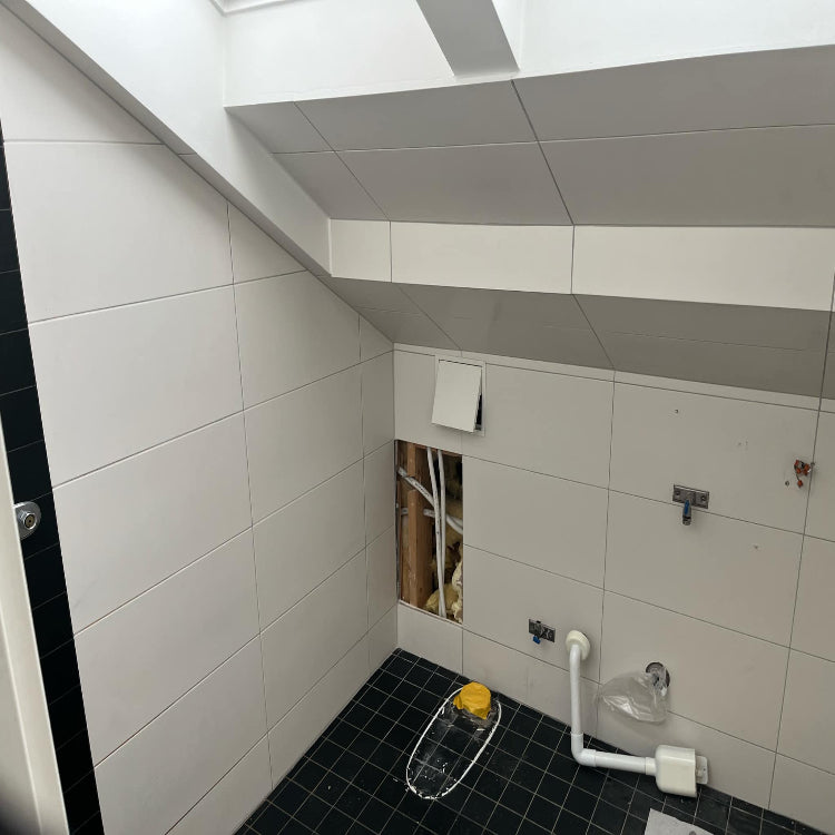 Pågående badrumsrenovering i Bromma 
