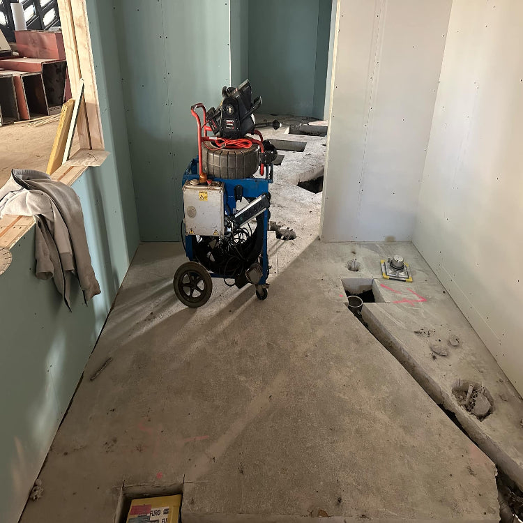 RR Syds moderna kamerainspektionsutrustning på plats i Frösunda. Professionell utrustning för noggrann undersökning av avloppssystem och rörledningar.
