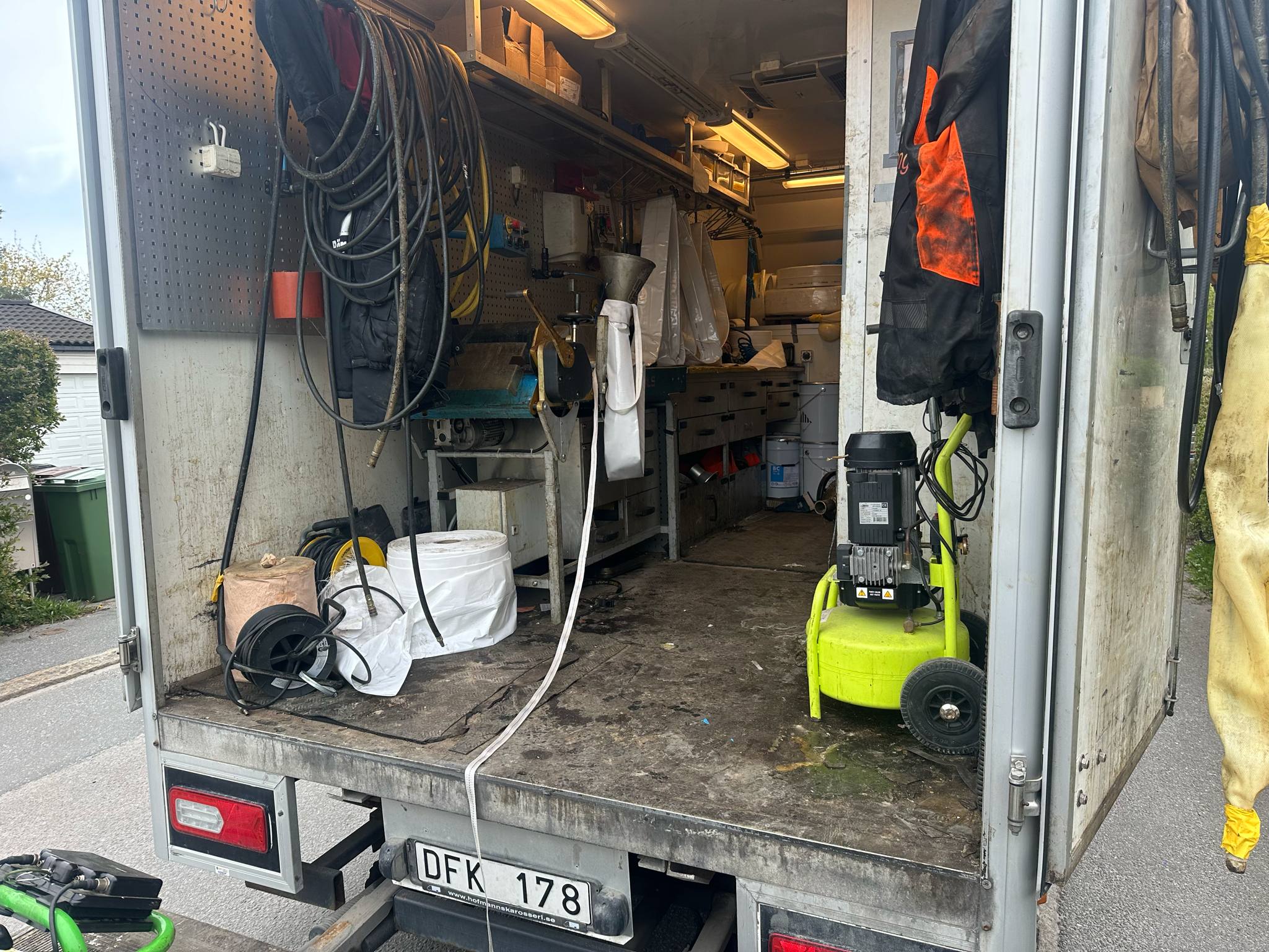RRsyd förbereder strumpa inför relining av utgående ledning på lidingö 