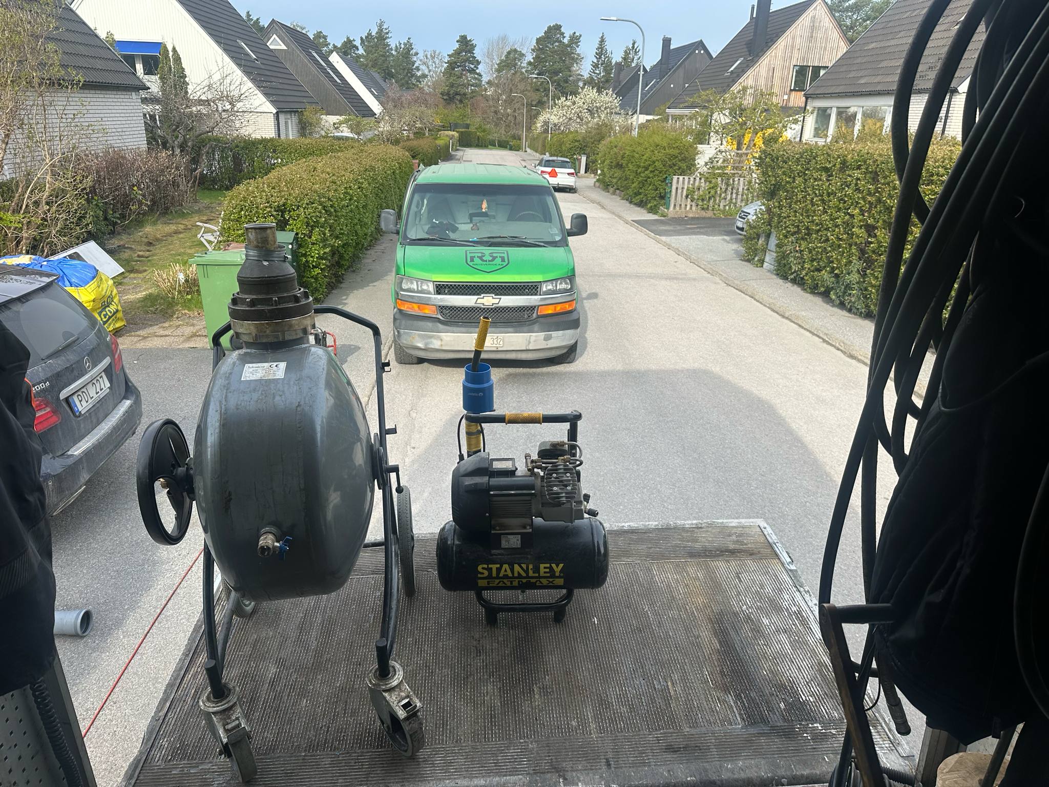 RRsyds relining utrustning och spol bil på plats på lidingö